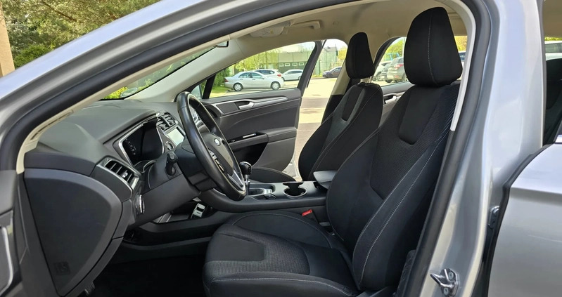 Ford Mondeo cena 59900 przebieg: 200200, rok produkcji 2019 z Iława małe 379